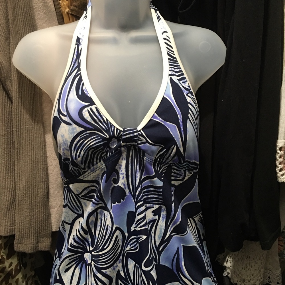 Size S bathing suit top. Covers your tummy..